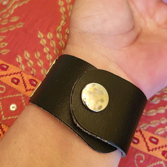 Chunky Bracelet Concho Vegan Leather & Spikes - Picture 5 of 5